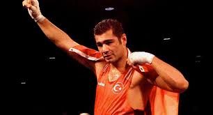 41 yaşında hayatını kaybeden milli boksör sinan şamil sam için bir süre önce başbakan ahmet davutoğlu devreye girmişti. Sinan Samil Sam 24 06 1974 30 10 2015 Meralsezen S Blog