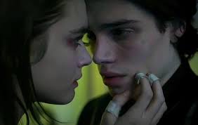 Veré fabricante de lágrimas por la trama” La trama: