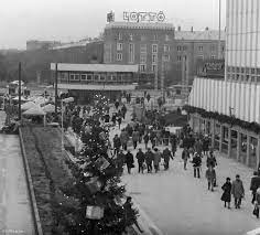 Hier befindet sich der endpunkt und das depot der m2. Index Urbanista Miert Remenytelenul Otvar Hely Az Ors Vezer Tere