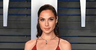 To help visualize her height, we've included a side by side comparison with other celebrities. Gal Gadot Height Age Bio Net Worth Creeto