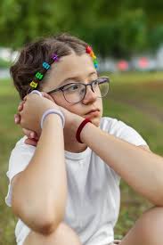 Měla jsem častěji nosit podpatky a podvazky?“ Česká matka trans teenagera  popisuje, co si vyčítala po