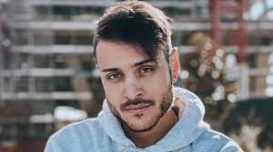 There was a fierce purpose in the gale. Chi E Awed Simone Paciello Eta E Curiosita Dello Youtuber