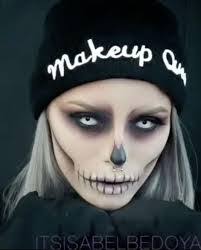 Caroline Oswald's Instagram, Twitter & Facebook