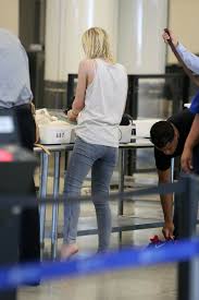 Little dakota fanning isn't so little anymore. Dakota Fanning In Jeans At Lax Airport Hawtcelebs