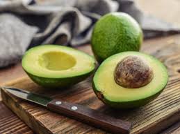 Tra le proprietà del seme di avocado spicca l'alto contenuto di antiossidanti e amminoacidi (una quantità decisamente maggiore. Le Migliori Ricette Con L Avocado Semplici E Veloci