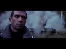 While flying a routine reconnaissance mission over bosnia, fighter pilot chris burnett photographs something he wasn't supposed to see and gets shot down behind enemy lines, where he must outrun an army led by a ruthless serbian general. Behind Enemy Lines Missile Chasing Scene Skunk Anasie Tear The Place Up Youtube