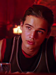 Layla is so me because we’re both professional bags fumblers #skyhigh  #warrenpeace #laylawilliams #disney #olddisneychannel #2000s  #warrenpeaceedit