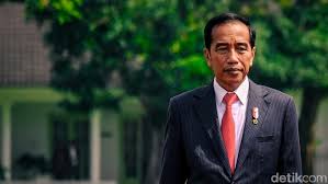 Pak jokowi.pak jokowi.pak jokowi., teriak pengunjung malioboro. Pak Jokowi Jangan Lupa Benahi Ketenagakerjaan Dan Industri