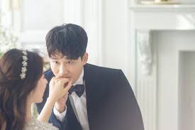 Comedian Lee Yong Jin To Wed Girlfriend Of 7 Years Today Comedians Celebrity Bride Getting Married