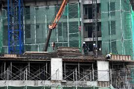 A bangladeshi construction worker was killed and another injured in an accident at the semantan work site of the mass rapid transit earlier yesterday, two bangladeshi construction workers were buried alive when the ground caved in on them inside a pit at tapah, in the state of perak, of malaysia. Bernama Construction Sector Recorded Highest Fatal Workplace Accidents In Sarawak