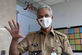 Gubernur ganjar pranowo berharap, masyarakat semakin sadar untuk melindungi diri dan disiplin menerapkan protokol kesehatan, salah satunya dengan cara tertib menggunakan masker. Video Viral Bupati Blora Dangdutan Tanpa Masker Ini Tanggapan Ganjar Pranowo Halaman All Kompas Com
