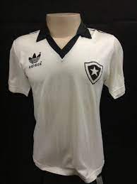 Dieses fussballtrikot ist eher eng geschnitten und besonders angenehm zu tragen! Botafogo Weg Fussball Trikots 1985