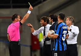 Quando il bisiaco ha rimproverato a conte di aver esagerato. Banega Grappled With Conte And Mocked His Hair The Coach Belligerently Replied I Will Wait For You After The Match La Liga Inter Liga Europa