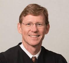 THE LAW ON VOIR DIRE LES HATCH Judge, 237 District Court Lubbock County,  Texas State Bar of Texas Choosing and Courting a Jury A