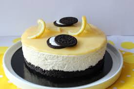 Tasser avec le dos d'une cuillère et mettre au frigo. Cheesecake Aux Oreos Et Au Citron Sans Cuisson Happy Sweet Cake
