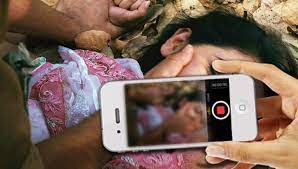 Tubuh mangsa tersepit di tempat duduk sementara kepalanya putus dan tercampak keluar dari kereta, katanya. Rakam Gambar Bogel Sebelum Rogol Kekasih Mykmu Net