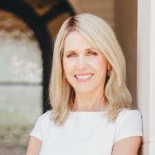 Karen Hall's Instagram, Twitter & Facebook