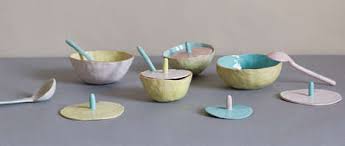 Helpful One-Handed Dishware : Ceramic Scoop Bowl