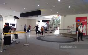 Ka bandara yang menghubungkan medan kualanamu dan sebaliknya bisa menjadi transportasi andalan ke bandara atau dari bandara. Cegah Covid 19 Semua Wna Dilarang Masuk Bandara Kualanamu Sumut Analisadaily Com