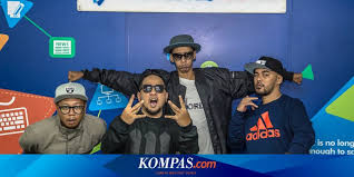 Dengar resapi camkan dan jangan berhenti seakan mataku tertutup kuingin cinta ini dapat kau sambut harapkan prasaan ini kau tau Lirik Dan Chord Lagu R I P Dari Bondan Prakoso Dan Fade2black