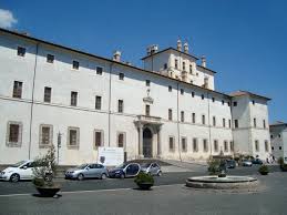 Palazzo chigi di ariccia is a castle in metropolitan rome. Palazzo Chigi Ariccia Wikipedia