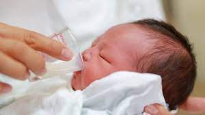 Pada usia tersebut, bayi dilarang mendapatkan asupan sembarangan karena saluran pencernaannya belum bekerja secara maksimal. Lebih Baik Mana Bayi Kuning Diberi Asi Atau Susu Formula Kumparan Com