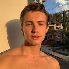 Logan Pettit's Instagram, Twitter & Facebook