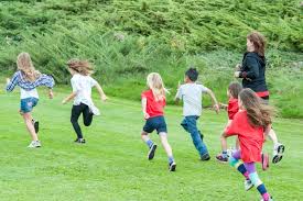 Games In The Garden 13 Ideas For Outdoor Movement Games For Children Bewegungsspiele Spiele Im Garten Rennspiele