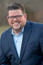 Voters largely keep incumbents in office