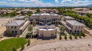 Has no problem buying such a lavish home located in mayweather has decided to sell his $9 million mansion built in 2005. Boxing Champion Floyd Mayweather Buys Las Vegas Home For 10 Million Mansion Global