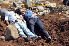 Diyarbakır cinayet içerikleri, son dakika haberleri ve daha fazlası haber7'de. Diyarbakir Da Birbirlerine Sarili Biri Kiz 2 Genc Baslarindan Vurulmus Olarak Bulundu Tore Cinayeti Kuskusu Halkin Habercisi Bagimsiz Habercilik