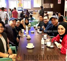 On 10 april 2019, he was appointed as the chairman of the national film development corporation malaysia (finas). Orang Anggap Saya Dan Lofa Keluar Dating Hans Isaac Perjelas Isu Gambar Bersama Neelofa Di Restoran Kisah Dunia