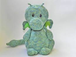 Die amigurumi häkelanleitung enthält viele fotos und detaillierte die folgenden methoden werden angewandt: Drache Lovely Kuscheltier Hakelanleitung