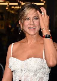7 Stylish Celebs Who Will Probably Wear An Apple Watch And Here S What That S Going To Look Like Stylish Celebrities Jennifer Aniston Photos Jennifer Anniston Style