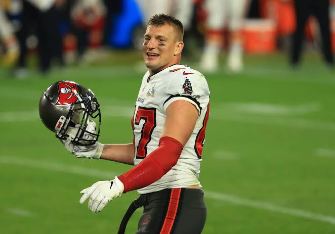 Rob Gronkowski announces his retirement from the NFL | CNN