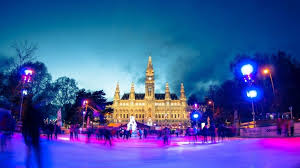 Spoznávacia prechádzka mestom, motýli dom, veček trhy a vianočný koncert Uz Ta Nudia Vianocne Trhy Pred Radnicou Vo Viedni Triplovers