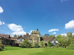 Five strangers are connected by the curse that has plagued ravenswood for generations and they must dig into the. The Ravenswood Bewertungen Fotos Preisvergleich Sharpthorne England Tripadvisor
