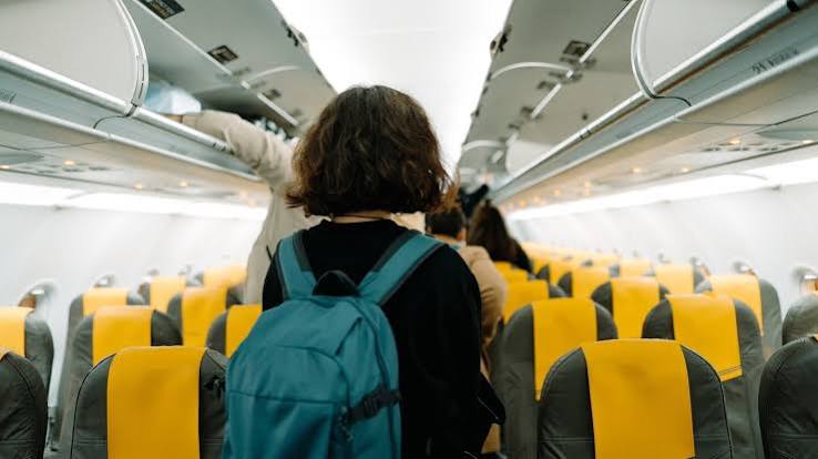 The best way to board an airplane, according to science | Popular Science