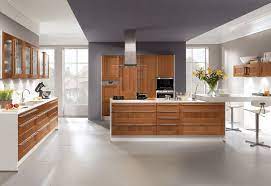kuche in dunklem holz holzkuche kucheninsel www dyk360 kuechen de kleine wohnung kuche luxus kuche design moderne kuche