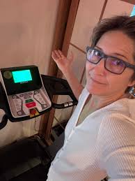 Nie ma to jak wejść na bieżnię po dwóch dniach łakomstwa i lenistwa i  przekonać się, że te dwa kilometry które w podskokach szłaś kilka dni temu,  teraz przyprawiają Cię o zawroty