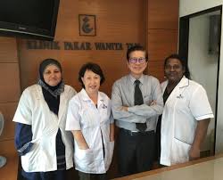 Dia terpakai ke sekolah perubatan dengan reputasi yang baik dalam gynecoobstetrics. Home