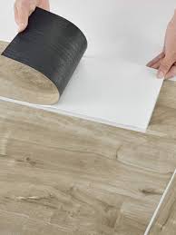 Es gibt einige mögliche ursachen, weshalb sich ein laminatboden sofort oder nach jahren vom boden abhebt. Neu Holz Vinyl Laminat Ca 4 M Natural Siberian Oak Bodenbelag Selbstklebend Rutschfest 28 Dekor Dielen Fur Fussbodenheizung Amazon De Baumarkt