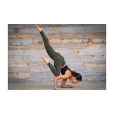 Eka Pada Bakasana Be Funky Variation Photo By Azure Akimaru Ekapadabakasana Bakasana Oneleggedcranepose Flyingcrow Funky Yoga Poses Yoga Girl Yogini