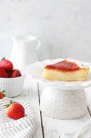 Questa torta non l'ho preparata per il compleblog, ma era per il mio compleanno e avevo già allora deciso che l'avrei usata per festeggiare questa semimontate la panna e versatevi al suo interno lo yogurt. Dorhouse