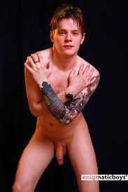 Zac reveals his sexy side - Twink Porn