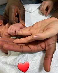 Antonio rüdiger a lancé une campagne de collecte de fonds pour acheter des masques faciaux pour les commerçants des marchés en sierra leone. Antonio Rudiger On Twitter That Feeling Of Being A Father For The First Time Is Just Incredible Welcome To The World Djamal Sahr Rudiger Myson Myworld Mypriority Alwaysbelieve Https T Co C9fxoowc9n