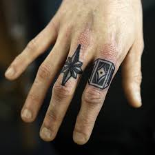 Philip Yarnell Tattoo Dovme Parmak Dovmeleri