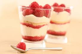 Découvrez la recette de tiramisu léger aux framboises à faire en 15 minutes. Recettes De Tiramisu Framboise Par L Atelier Des Chefs