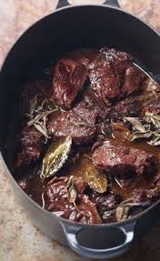 Daube De Bœuf Mijotee A La Sauge Recettes De Cuisine Recette Daube Plats Mijotes