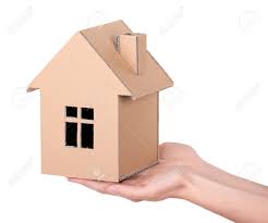 Der spezielle name der konstruktion kommt nicht von ungefähr. Hande Halten Ein Spielzeug Haus Aus Karton Isoliert Auf Weissem Hintergrund Lizenzfreie Fotos Bilder Und Stock Fotografie Image 29638207